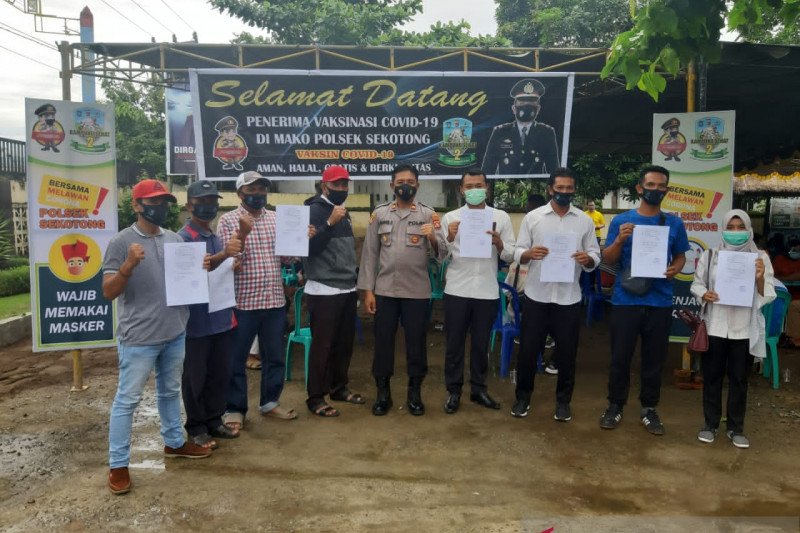 Polsek Sekotong fasilitasi vaksinasi tokoh agama di Kecamatan Sekotong