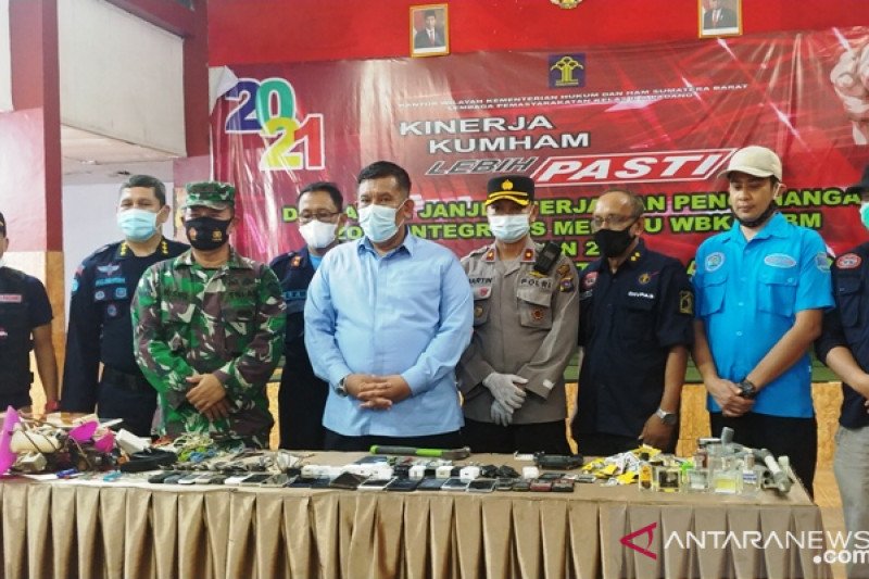 Razia di Lapas Padang, ponsel hingga kartu domino disita