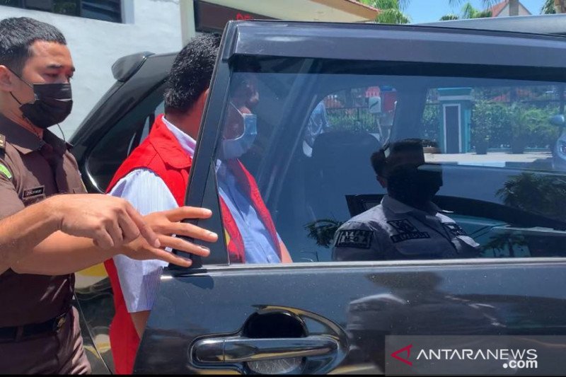 Terlibat pungli KIR Kadis Perhubungan Kota Batam ditahan Kejari