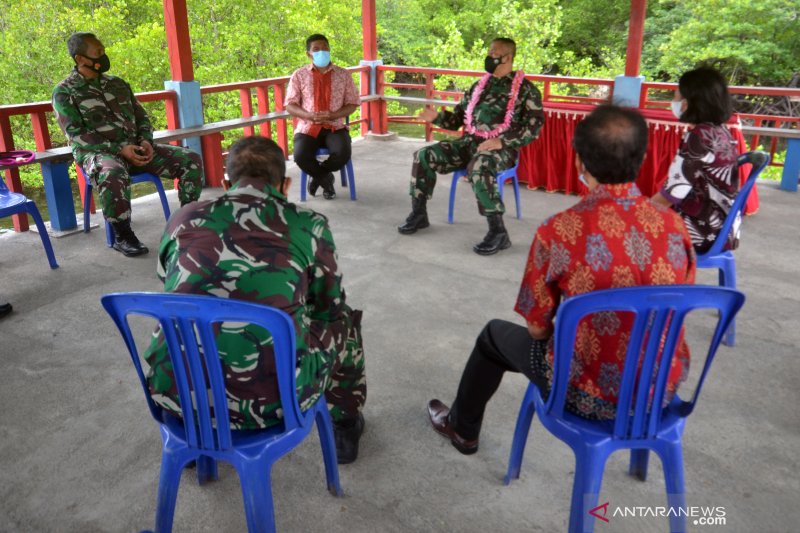 DANLANTAMAL VIII MANADO TINJAU POTENSI MARITIM DESA BUDO