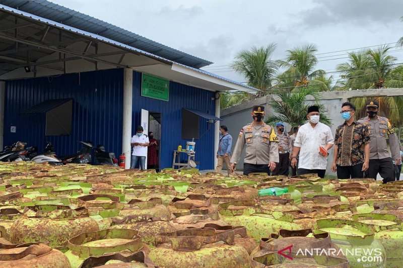 Aparat kepolisian dan Pemda Karimun sidak agen dan pangkalan gas elpiji