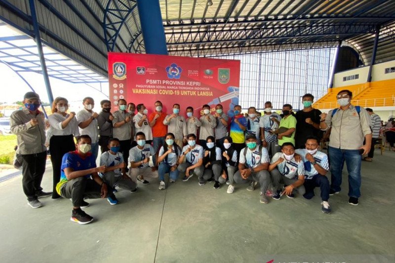 Atlet Kepri divaksin COVID-19 jelang PON Papua