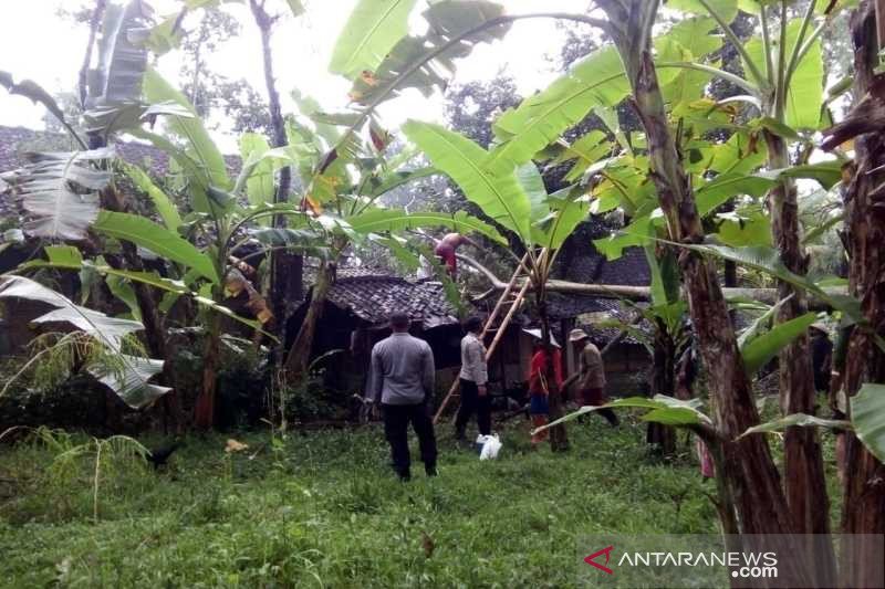 Rumah warga Karanggede Boyolali diterjang puting beliung