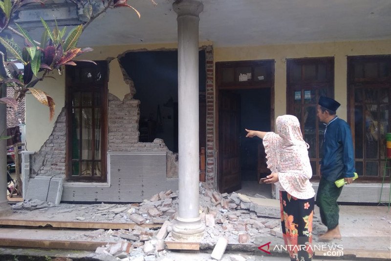 Gempa Bumi 6 7 Sr Guncang Kabupaten Malang Antara News