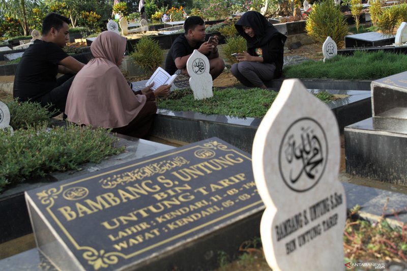 ZIARAH KUBUR JELANG RAMADAN