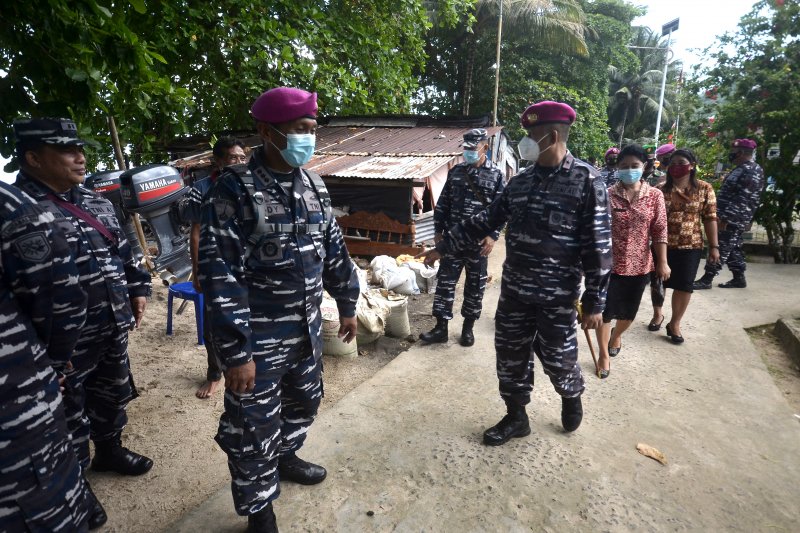 DANLANTAMAL VIII MANADO TINJAU KANDIDAT KAMPUNG BAHARI NUSANTARA