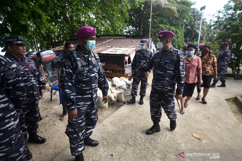 DANLANTAMAL VIII MANADO TINJAU KANDIDAT KAMPUNG BAHARI NUSANTARA