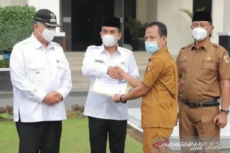 Wako Solok terima perubahan dokumen kependudukan atas penambahan nama umar