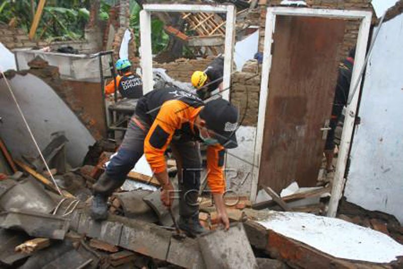Penanganan dampak gempa Malang