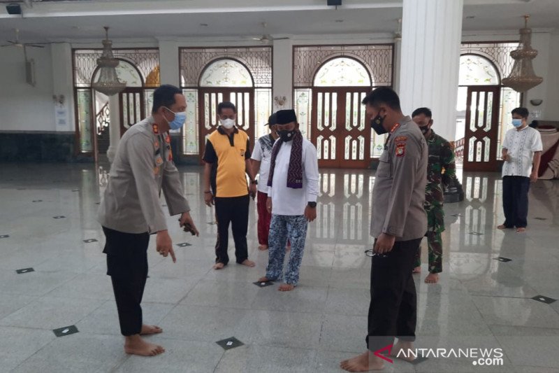 Masjid di Kabupaten Bekasi wajib atur jarak jamaah