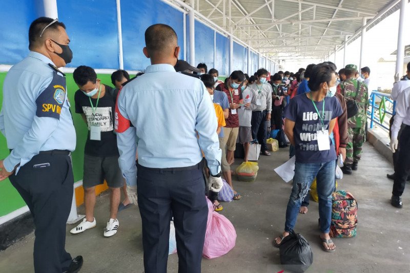 132 TKI dideportasi dari Malaysia tiba di Nunukan - ANTARA News