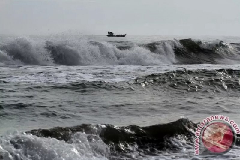 BMKG minta masyarakat mewaspadai gelombang tinggi di laut selatan DIY