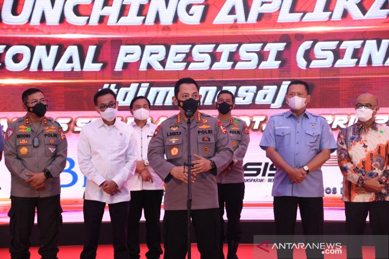 Kapolri bersama Ketua MPR luncurkan aplikasi Sinar untuk perpanjang SIM secara daring