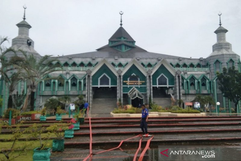 Masjid Al-Markaz Al-Islami Makassar kurangi jatah buka puasa