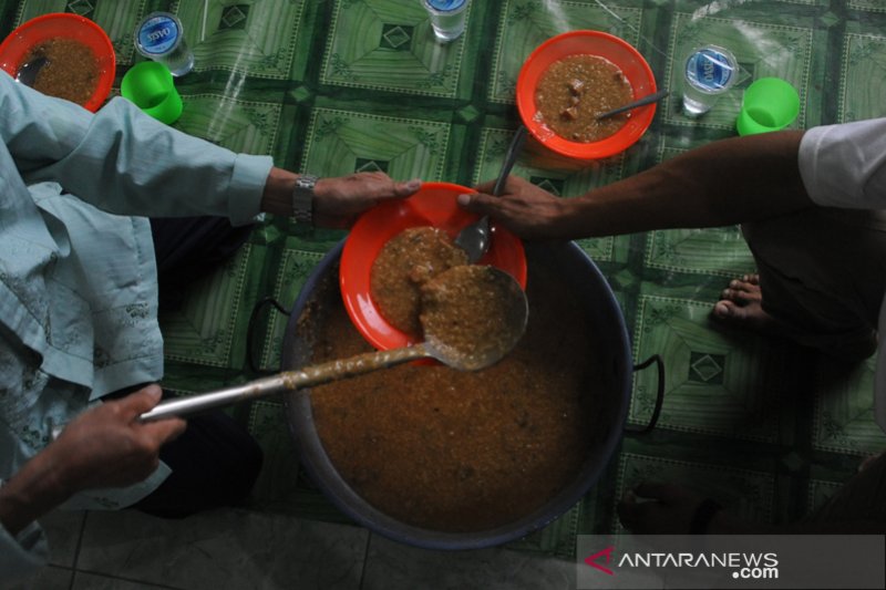 Tradisi bubur masjid Ki Gede Ing suro