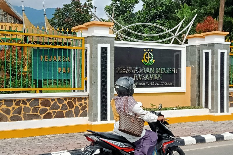 Kejaksaan Negeri Pasaman cari DPO "S" terkait korupsi penanggulangan bencana 2016