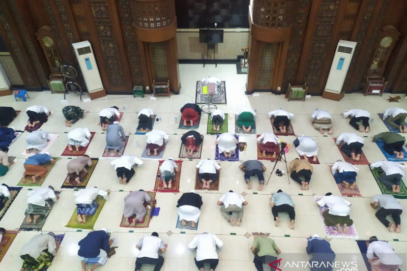 Pemkot Bekasi apresiasi masjid gelar salat Tarawih dengan prokes