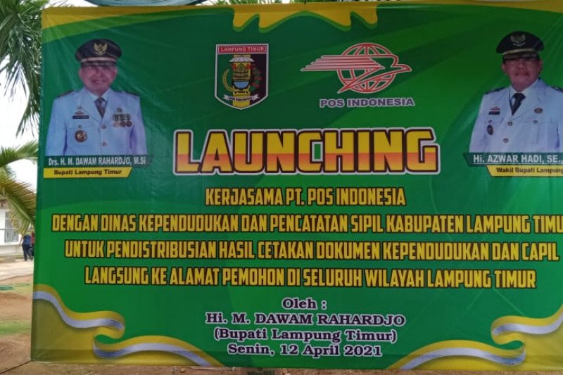 Di Lampung Timur, KTP-el diantar ke rumah oleh petugas kantor pos