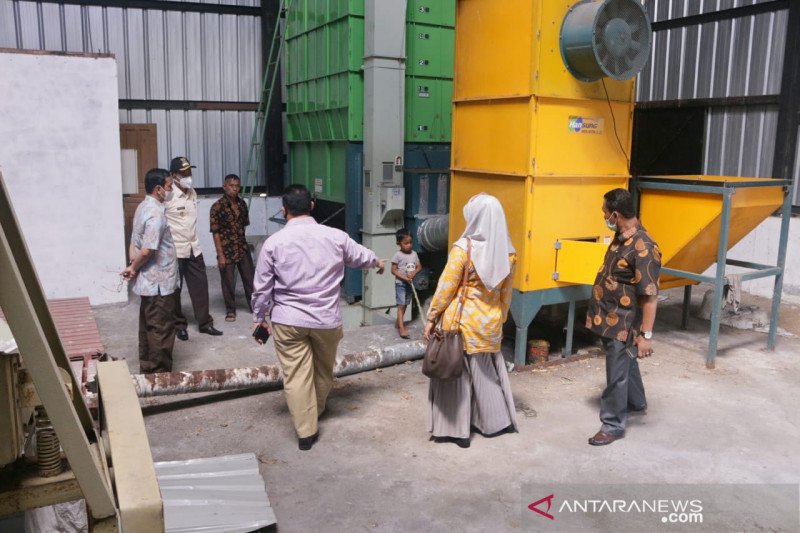 Benda berkarat ini, ditemukan saat Wabup Pasbar tinjau gudang jagung yang lama terbengkalai