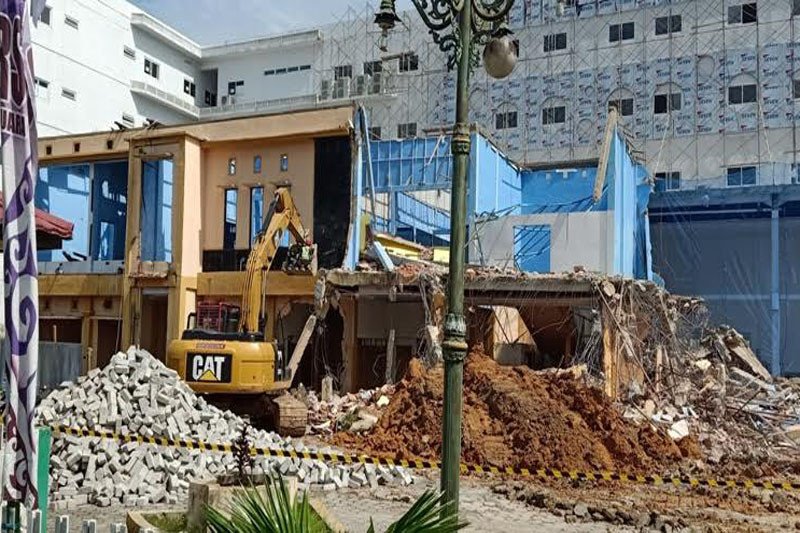 Gedung lama RSUD Muara Teweh dibongkar