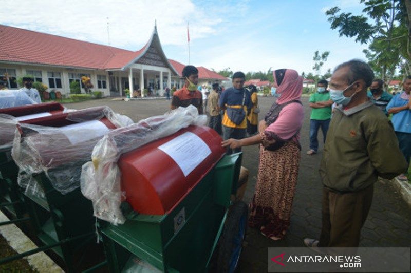 Bantuan Alat Pertanian Bagi Kelompok Tani