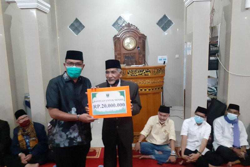 Ketua DPRD Sumbar salurkan bantuan untuk 13 masjid di Payakumbuh dan Kabupaten 50 Kota