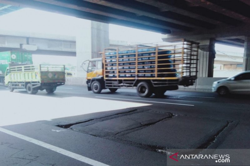 Jasa Marga perbaiki tiga titik di Jalan Tol Jakarta-Cikampek