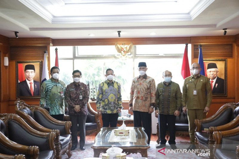 Gubernur Mahyeldi temui Mendagri, butuh investasi untuk percepatan pembangunan di Sumbar