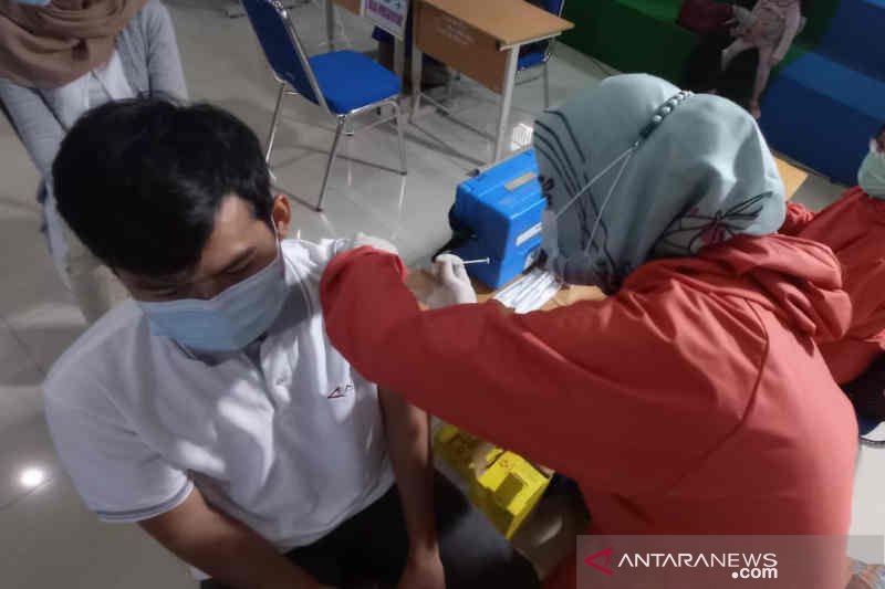Vaksinasi pelayan publik di Kota Cirebon mencapai 99,61 persen