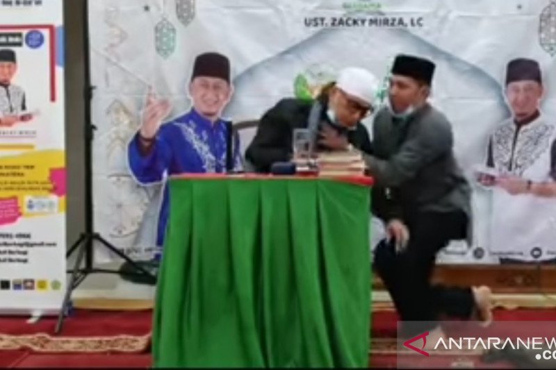Ustaz Zacky Mirza pingsan saat ceramah di Lubuk Dalam Siak, ini penjelasan puskesmas