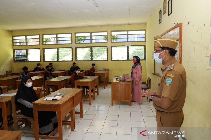 Guru di Garut sudah divaksin sebelum KBM tatap muka