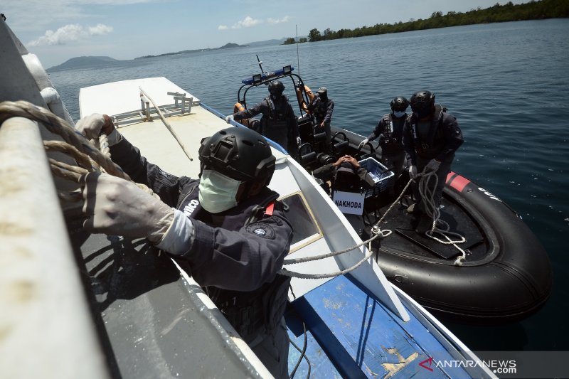 LATIHAN OPERASI KESELAMATAN DAN KEAMANAN LAUT BAKAMLA