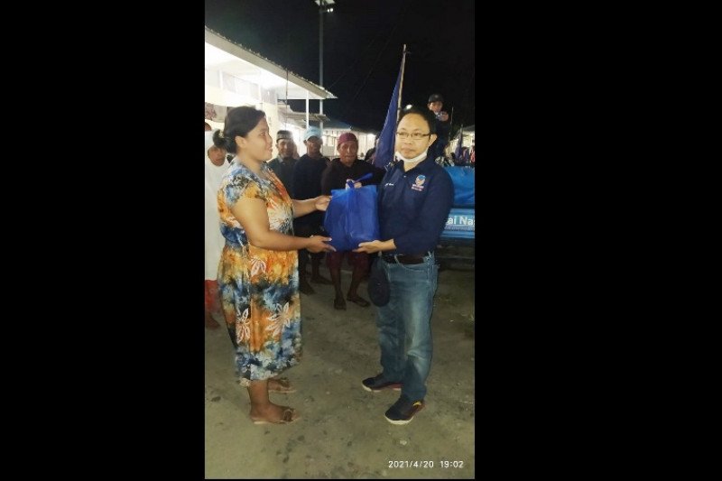 NasDem salurkan ribuan paket pangan untuk penyintas gempa di Palu