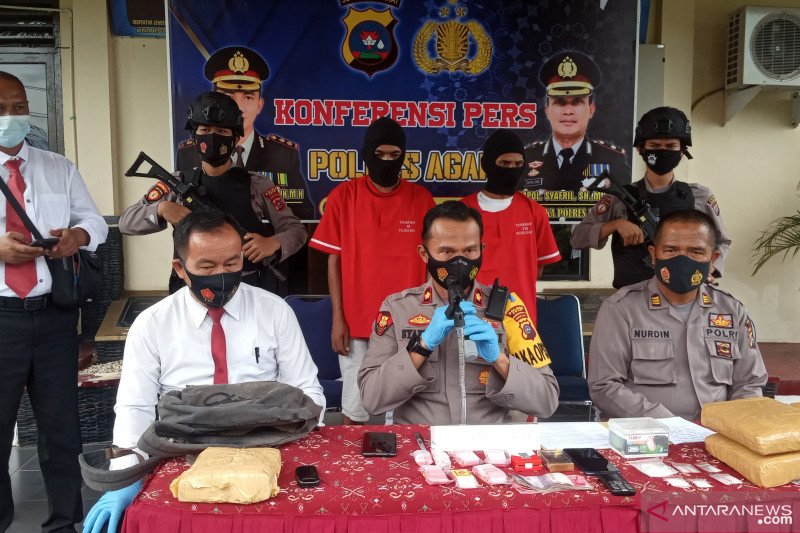 Polres Agam tangkap dua pengedar narkotika, sebelum ke Agam diedarkan di Padang Pariaman, Bukittinggi dan Pasaman