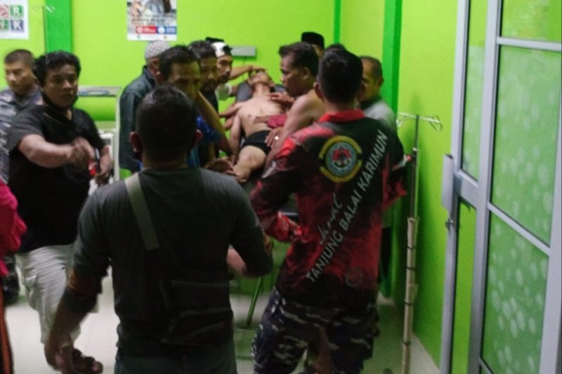 Seorang anak buah kapal penumpang di Karimun jatuh ke laut