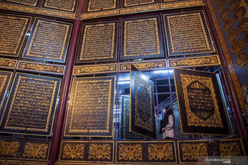 Wisata Religi Al Quran Raksasa Al-Akbar