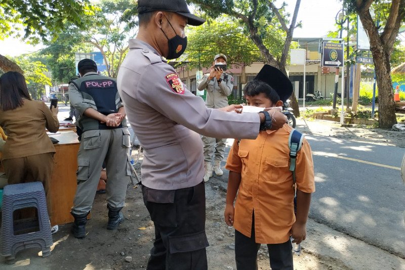 Ops Yustisi COVID-19 KLU, Kapolres Lotara ajak warga jadi Pelopor Hidup Sehat