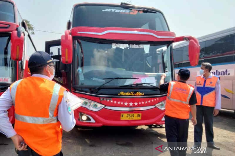 Terminal Harjamukti Cirebon hentikan operasi bus AKAP dan AKDP pada 6-17 Mei