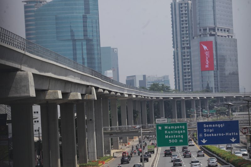 Presiden Jokowi sebut LRT Jabodebek beroperasi pada Juni 2022