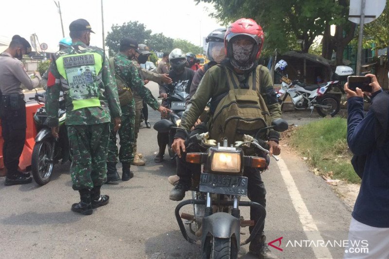 Polisi Purwakarta jaga titik penyekatan selama 24 jam