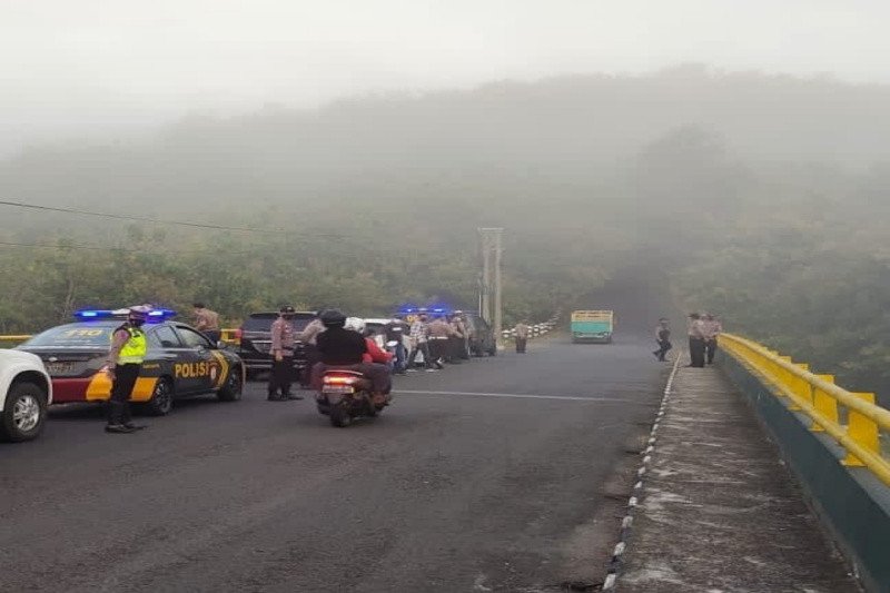 Polres Gunung Kidul mendirikan dua pos penyekatan di Hargodumilah-Bedoyo