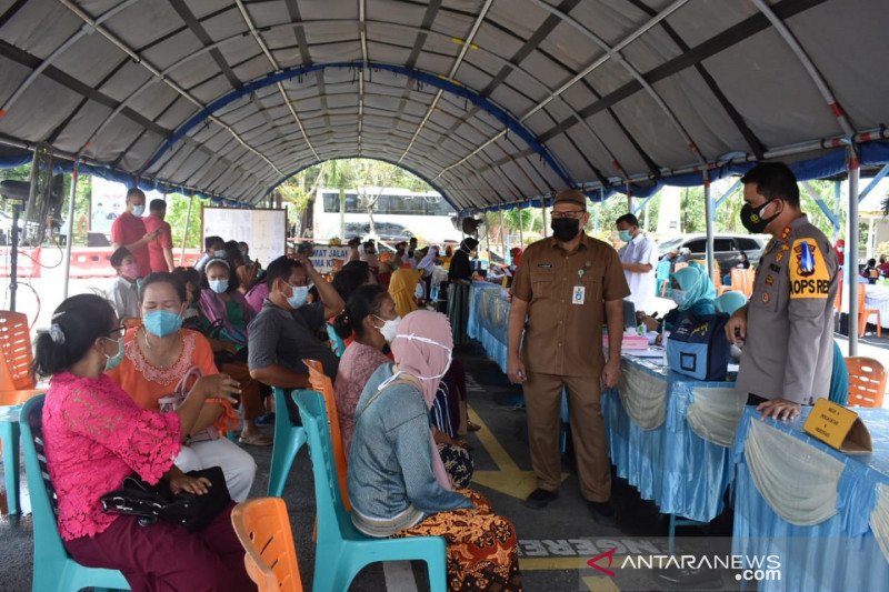 Ratusan purnawirawan dan lansia di Inhu divaksin COVID-19
