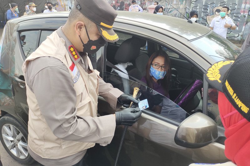 Satgas COVID-19 putar balik ratusan kendaraan tujuan Bandarlampung