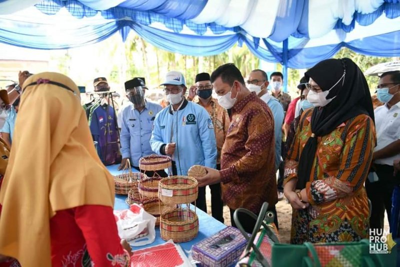 Gubernur resmikan ground breaking BTS bersama Menkominfo