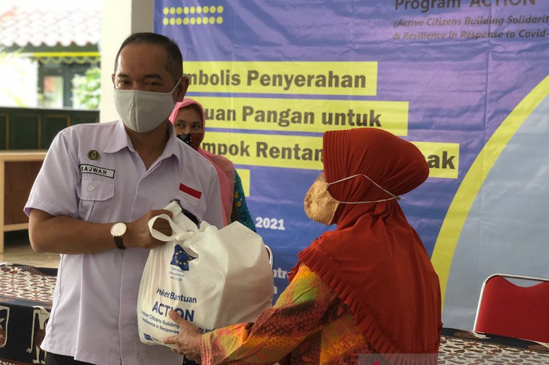 Sebanyak 1.750 warga prasejahtera-rentan di Yogyakarta terima bantuan pangan