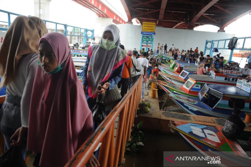 Mudik jalur sungai di Dermaga 16 Ilir Palembang