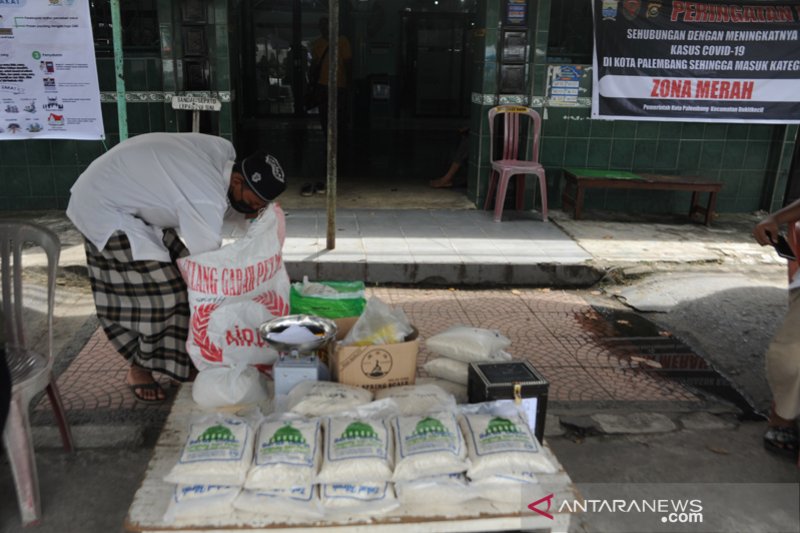 Pembayaran zakat fitrah di Palembang