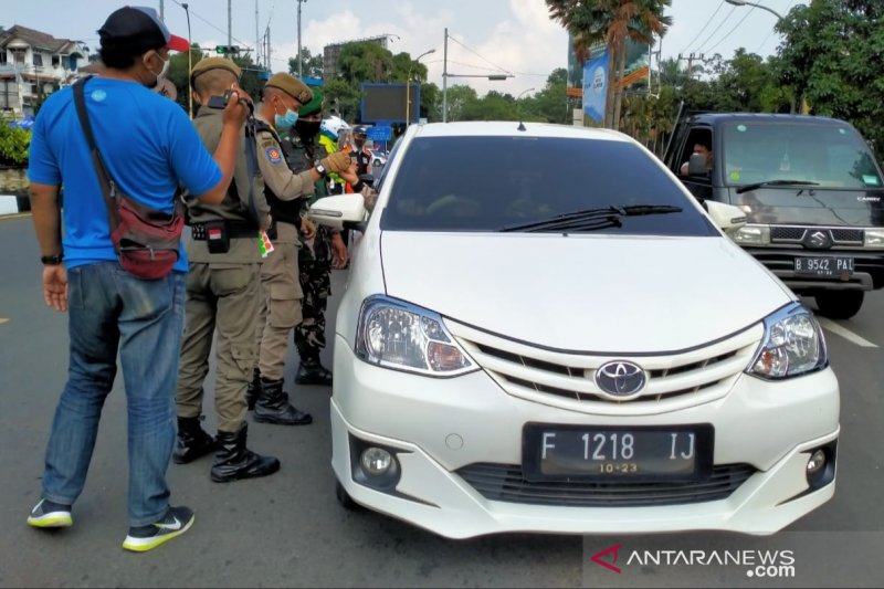 Satgas COVID-19 putar balik 129 kendaraan di Simpang Gadog Bogor