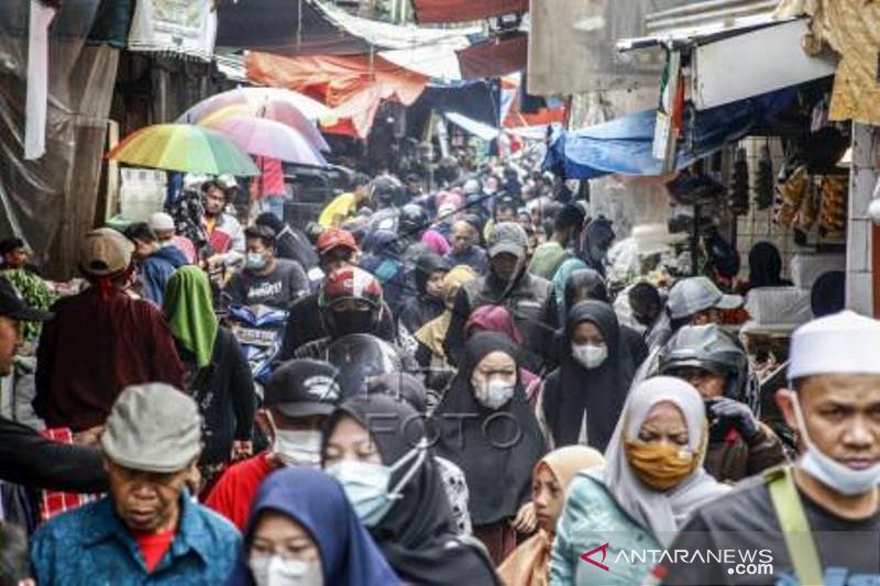 Kepadatan Pasar Tradisional Jelang Idul Fitri