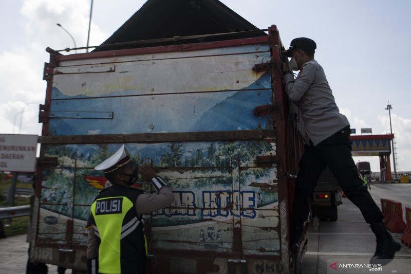 Penyekatan Pemudik Di Pintu Tol Keramasan